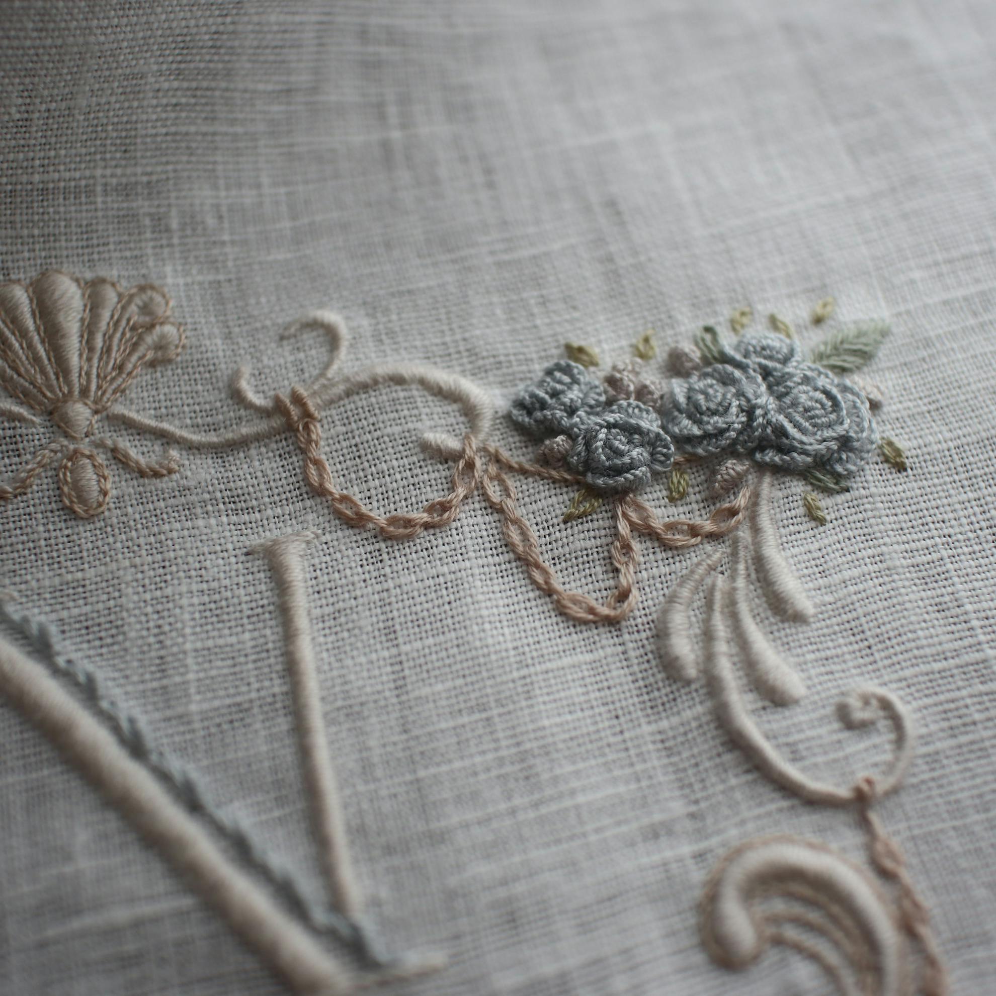 アンティークデザインの刺繍