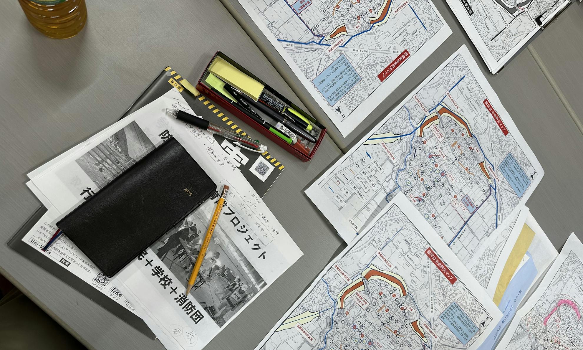 防災マップを作成中の机の上