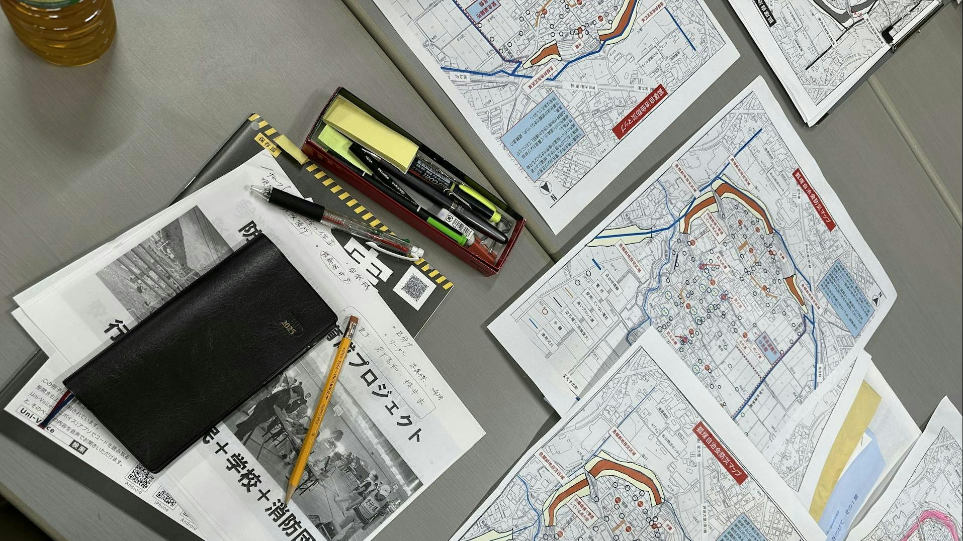 防災マップを作成中の机の上
