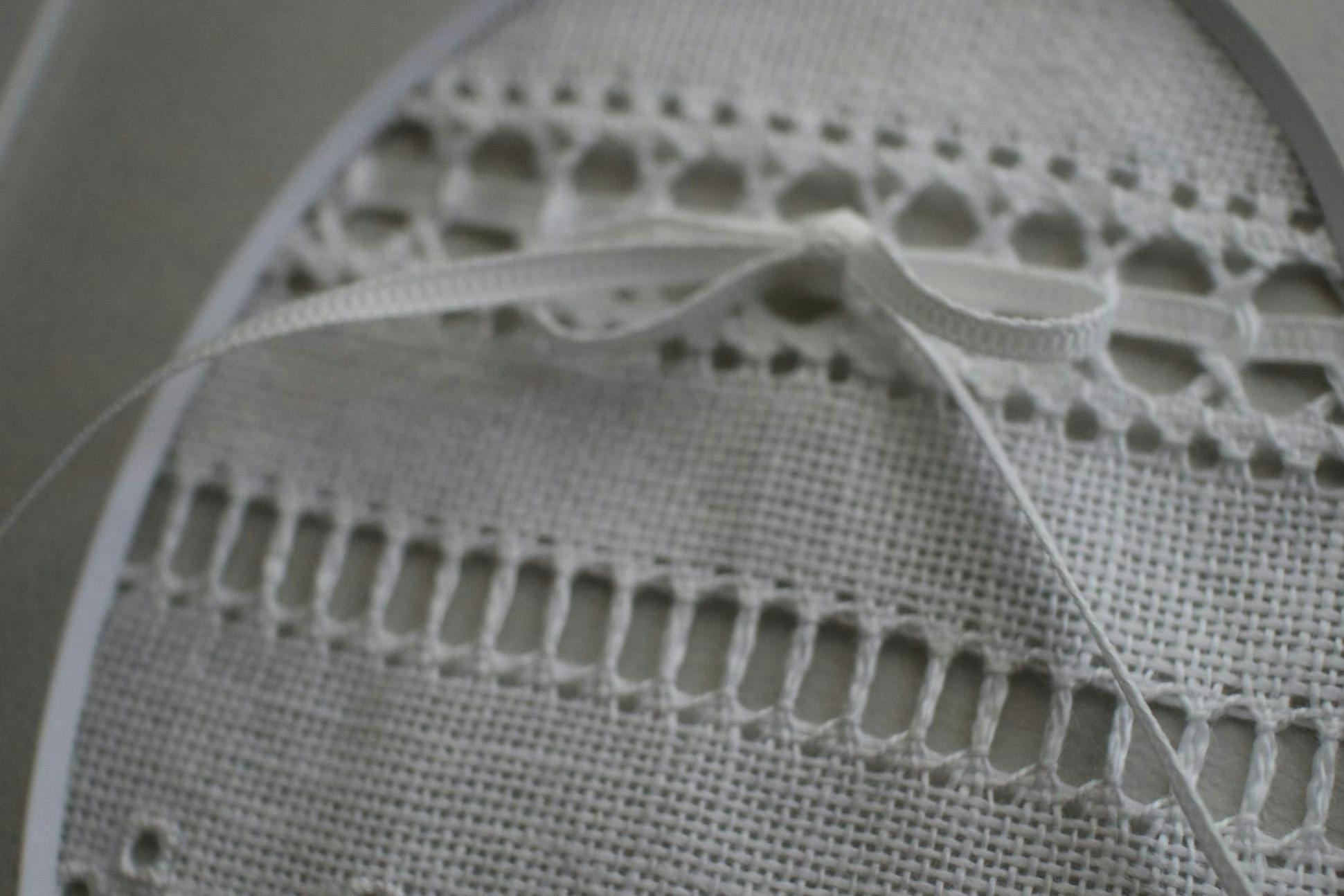 ドロンワークとフォーサイドステッチはドロンワークの基本。まずはここから学びましょ